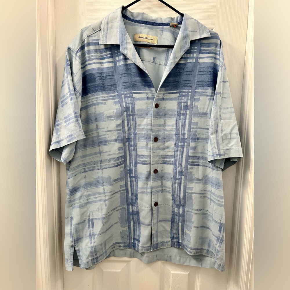 Tommy Bahama Men’s Large 100% Silk Hawaiian shirt